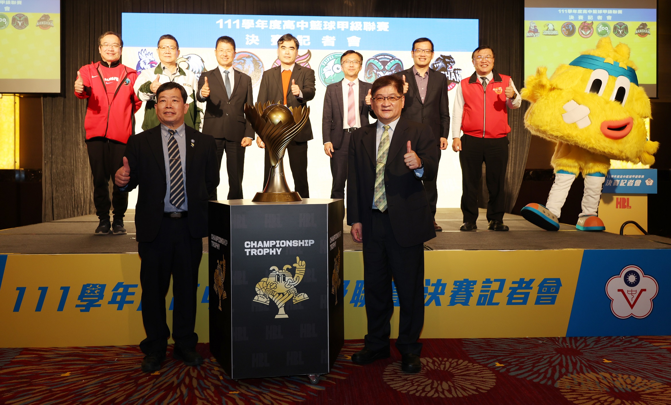 (圖)Group photo at the 2022 High School Basketball League A finals press conference.